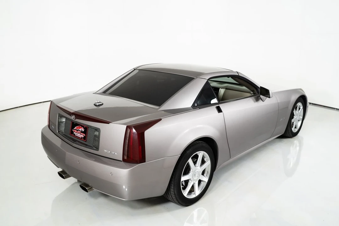 2005 Cadillac XLR - Image 14 of 21