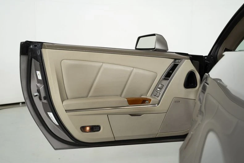 2005 Cadillac XLR - Image 19 of 21