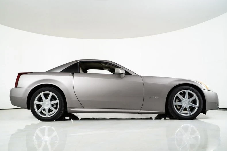 2005 Cadillac XLR - Image 16 of 21