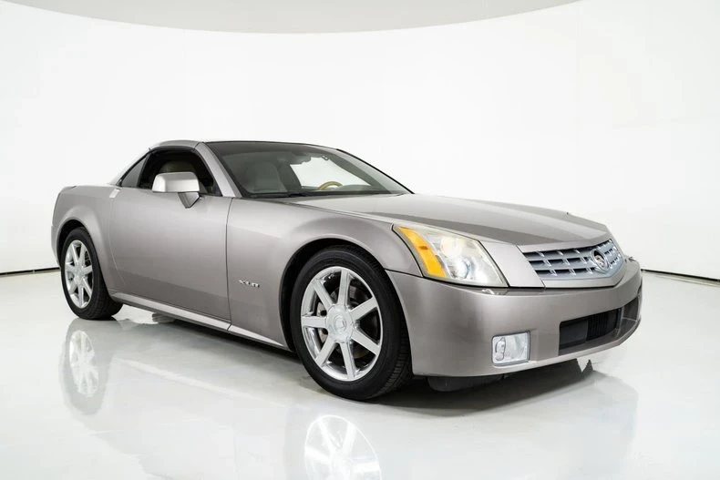 2005 Cadillac XLR - Image 17 of 21