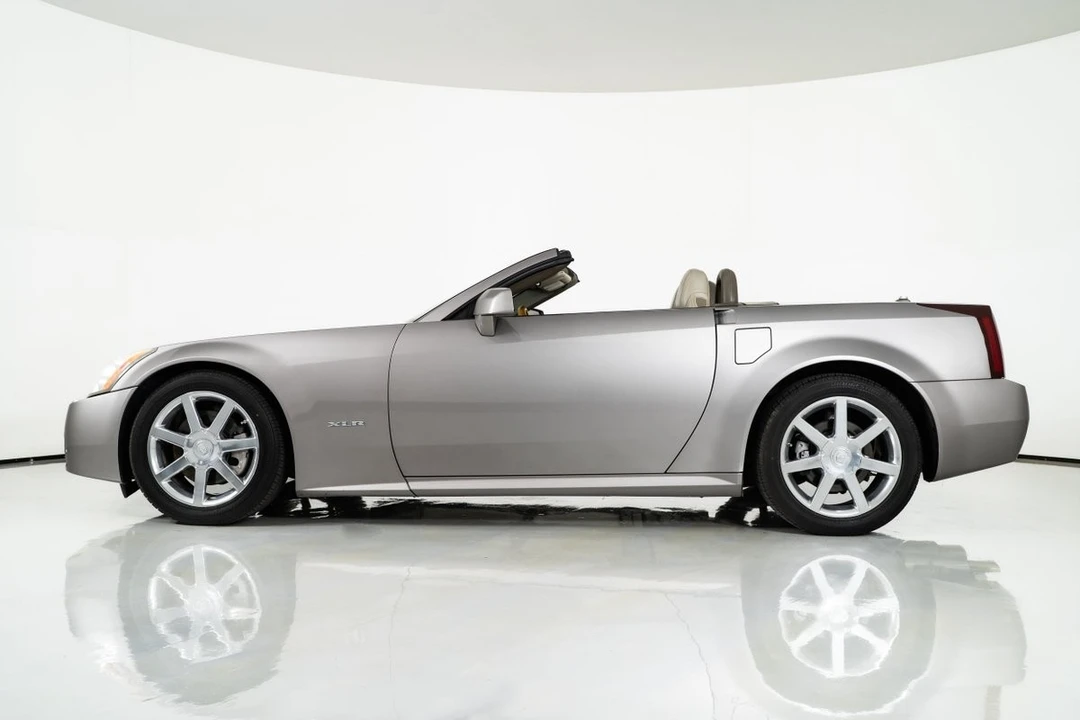 2005 Cadillac XLR - Image 7 of 12