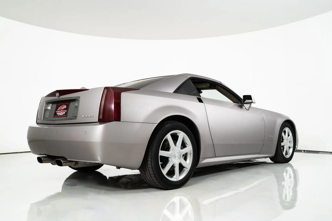 2005 Cadillac XLR - Image 14 of 21