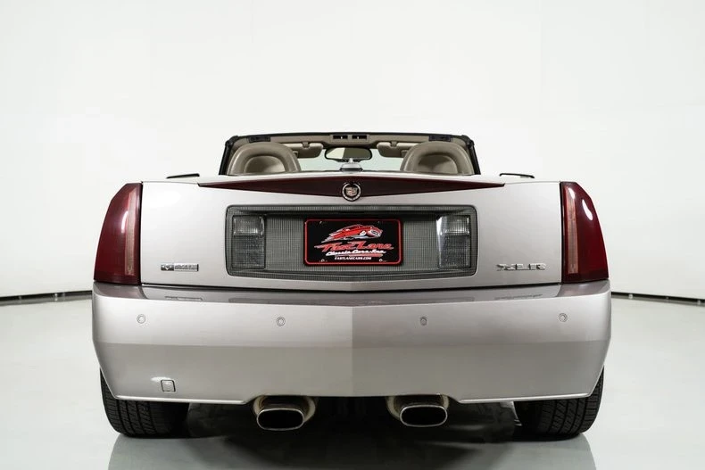 2005 Cadillac XLR - Image 11 of 21