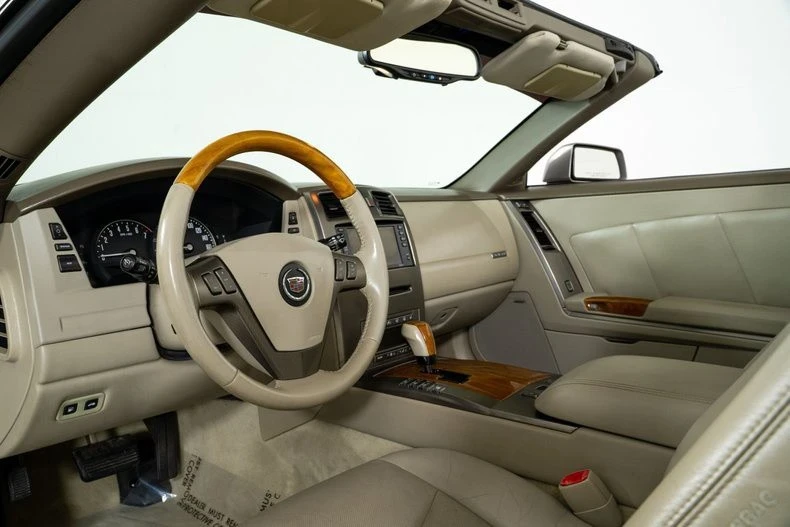 2005 Cadillac XLR - Image 2 of 21
