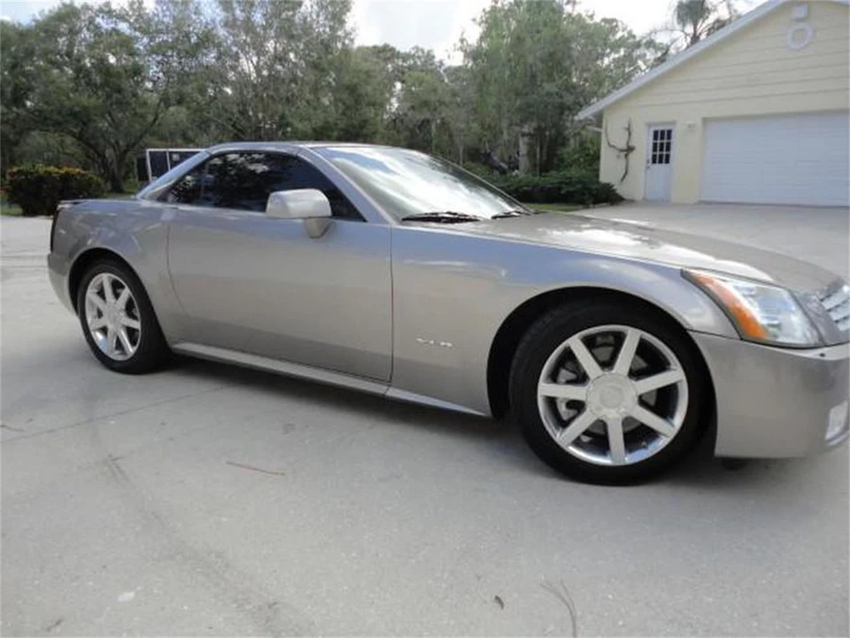 2005 Cadillac XLR - Image 3 of 31