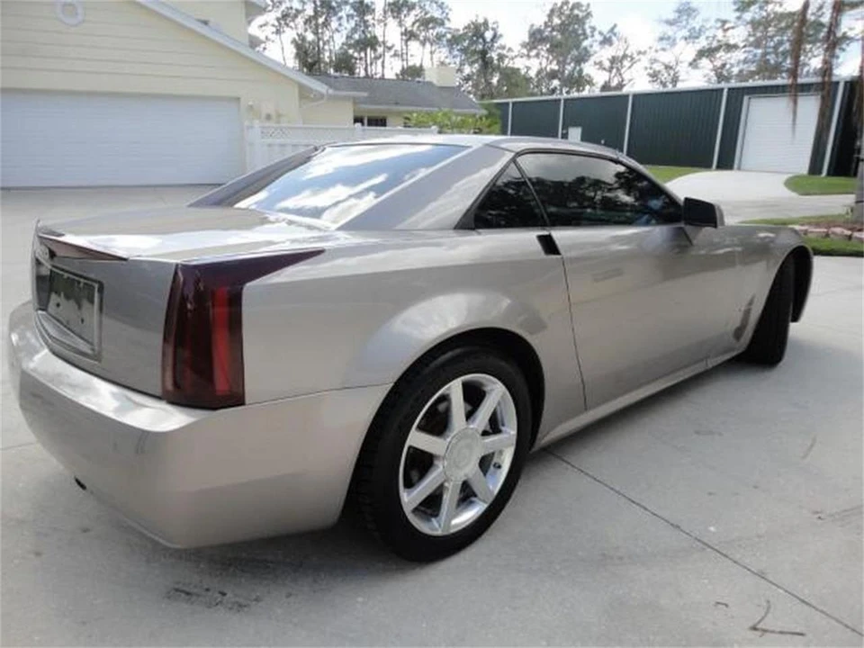 2005 Cadillac XLR - Image 7 of 31