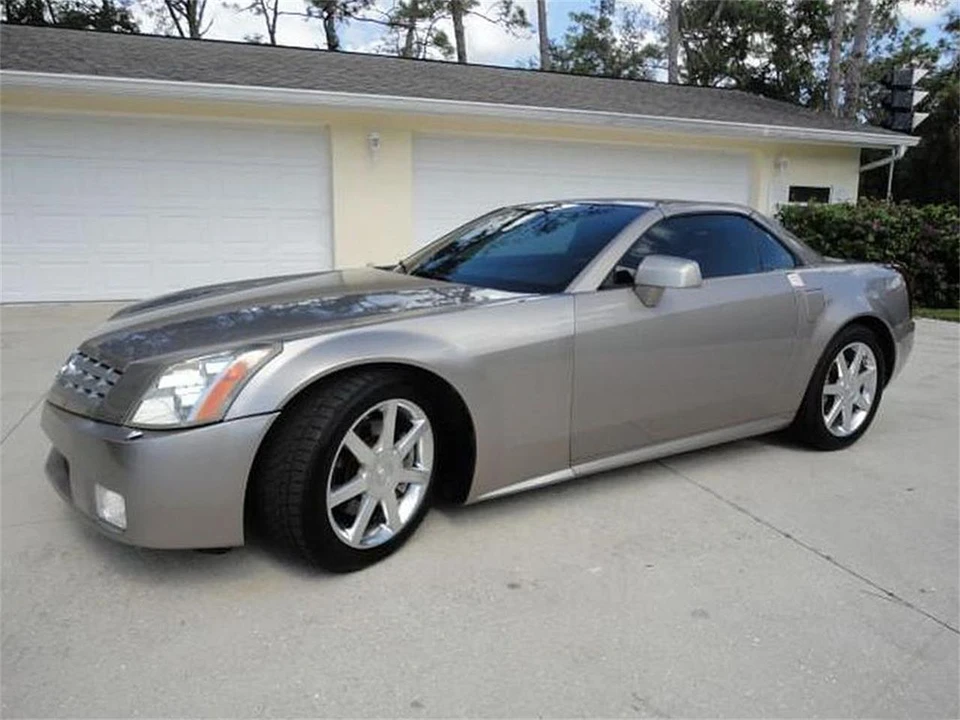 2005 Cadillac XLR - Image 2 of 31