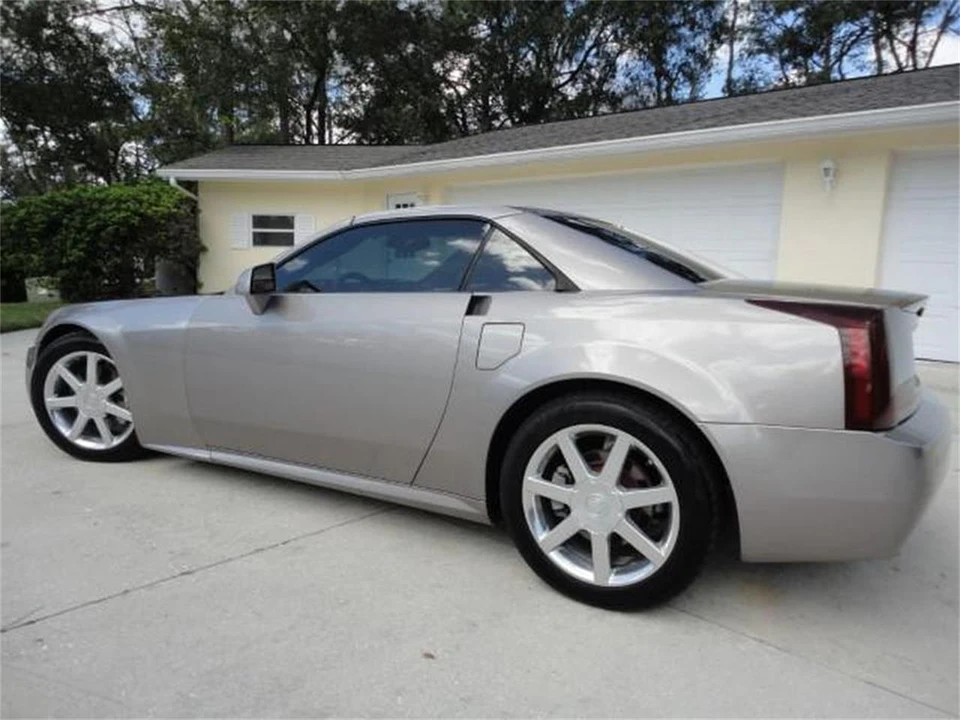 2005 Cadillac XLR - Image 6 of 31