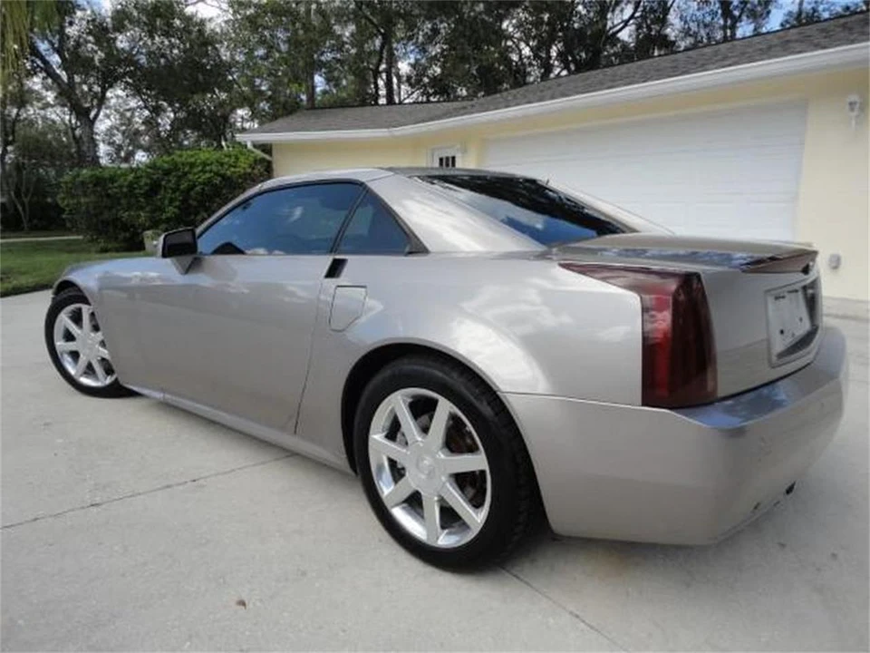 2005 Cadillac XLR - Image 8 of 31