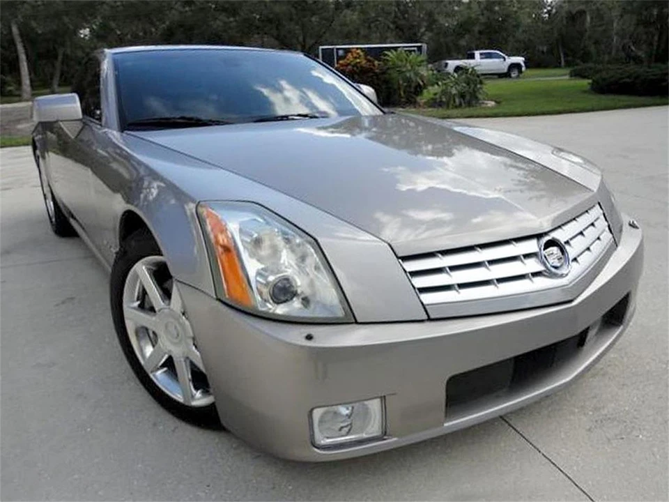 2005 Cadillac XLR - Image 10 of 31