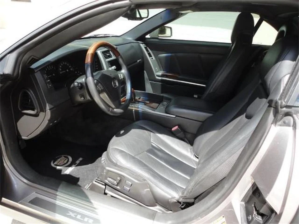 2005 Cadillac XLR - Image 19 of 31