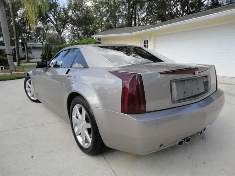 2005 Cadillac XLR - Image 9 of 31