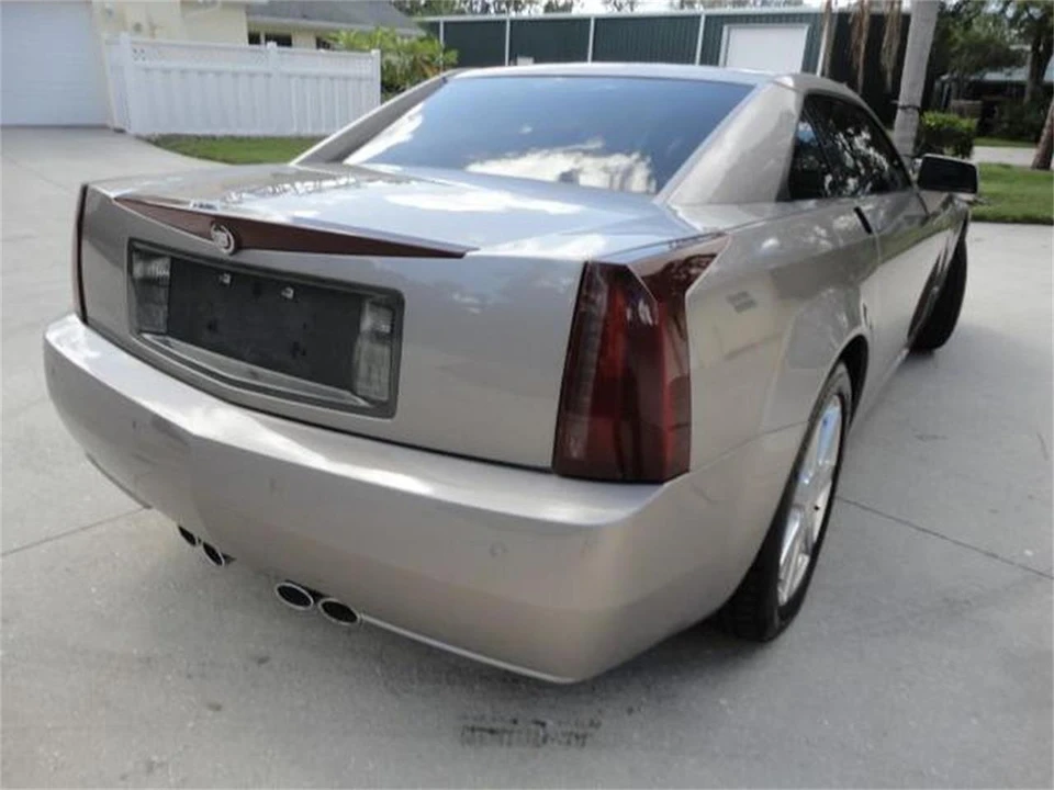 2005 Cadillac XLR - Image 11 of 31