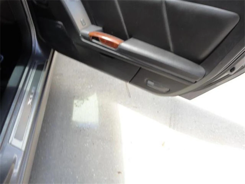 2005 Cadillac XLR - Image 30 of 31