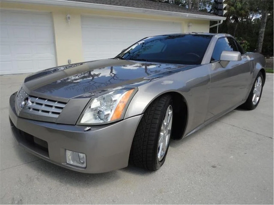 2005 Cadillac XLR - Image 2 of 28