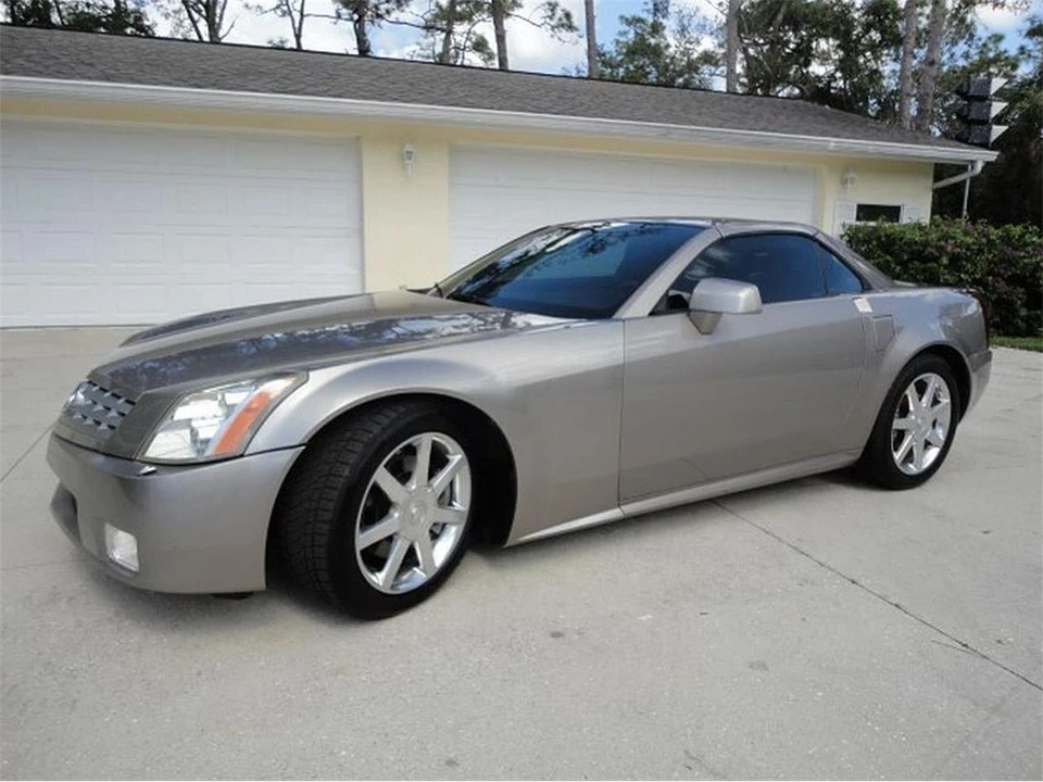 2005 Cadillac XLR - Image 4 of 28