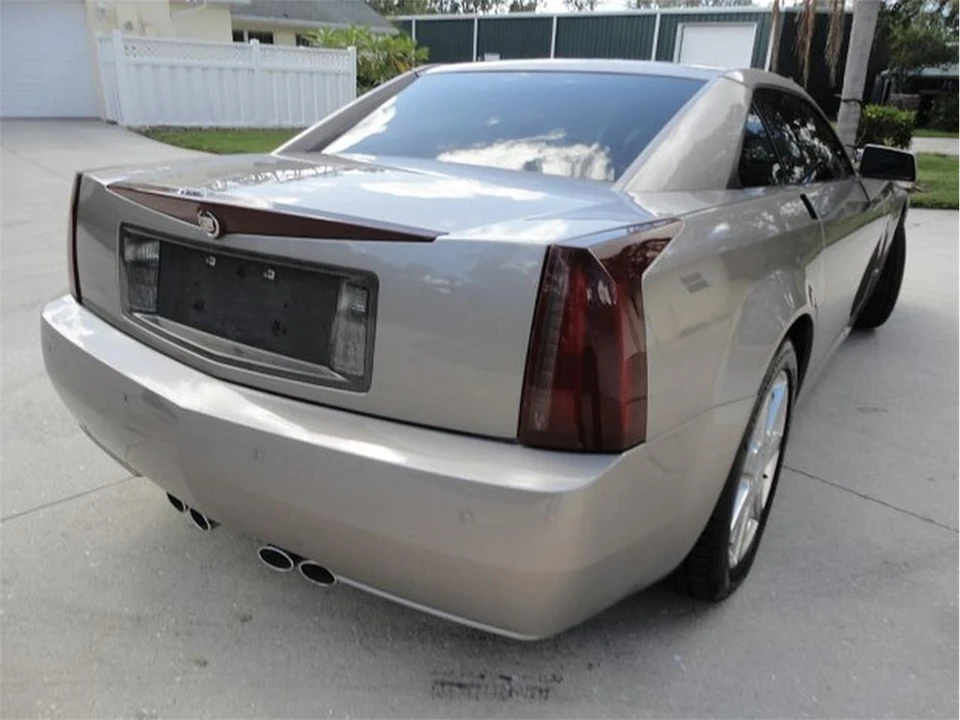 2005 Cadillac XLR - Image 10 of 28