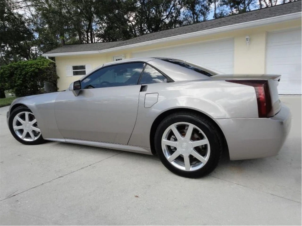 2005 Cadillac XLR - Image 5 of 28