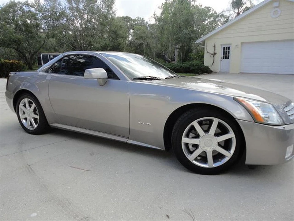 2005 Cadillac XLR - Image 3 of 28
