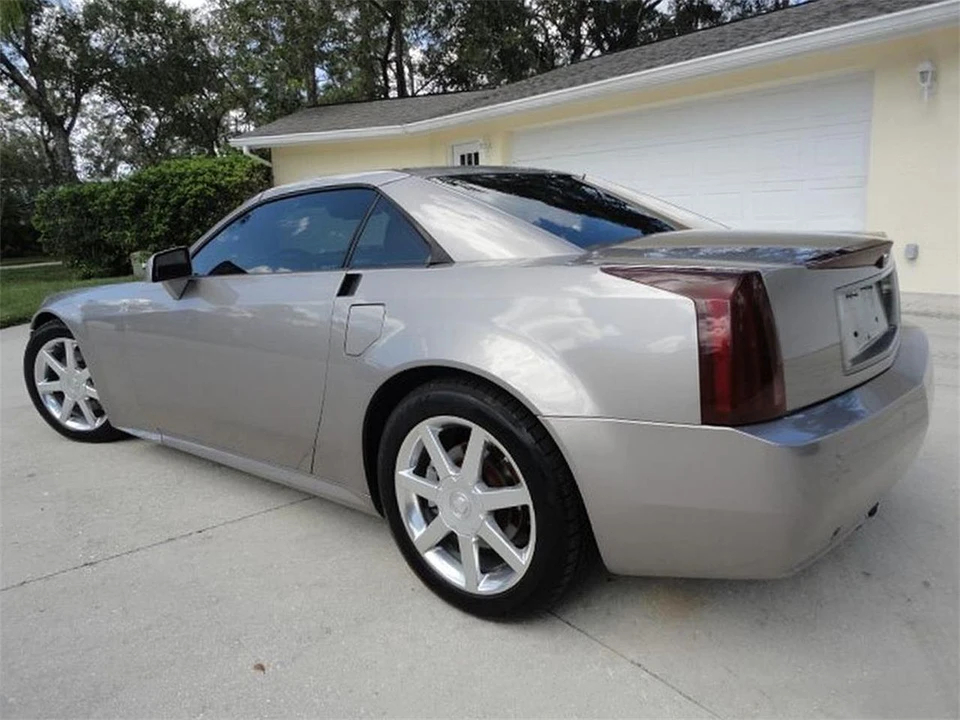 2005 Cadillac XLR - Image 7 of 28