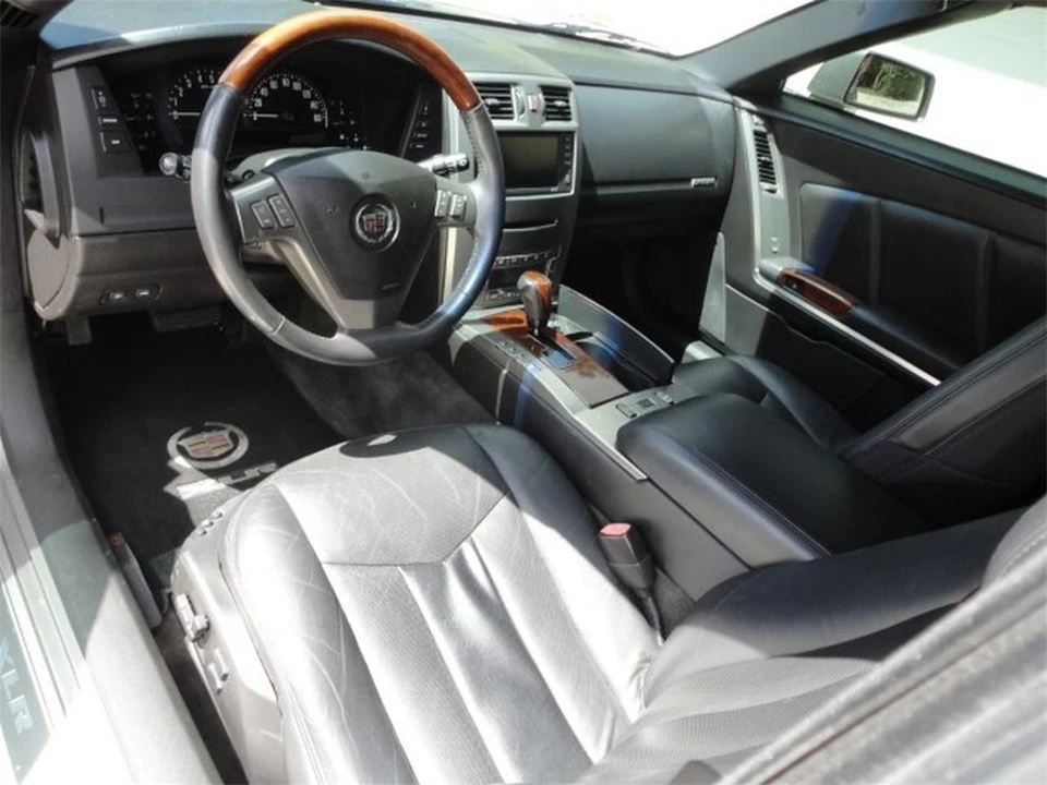 2005 Cadillac XLR - Image 14 of 28