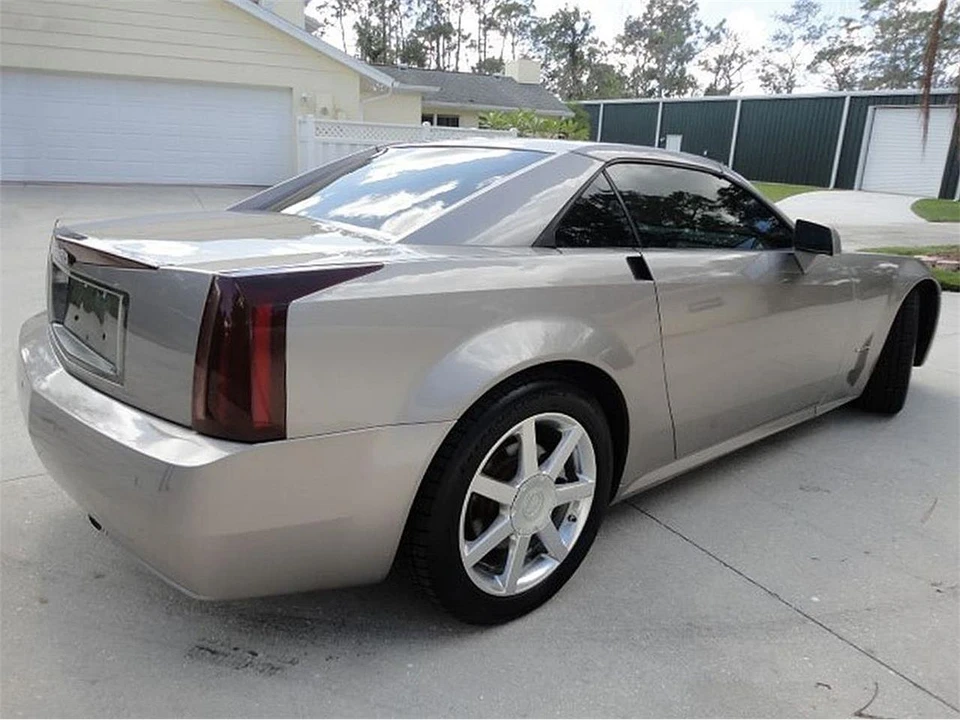2005 Cadillac XLR - Image 11 of 28