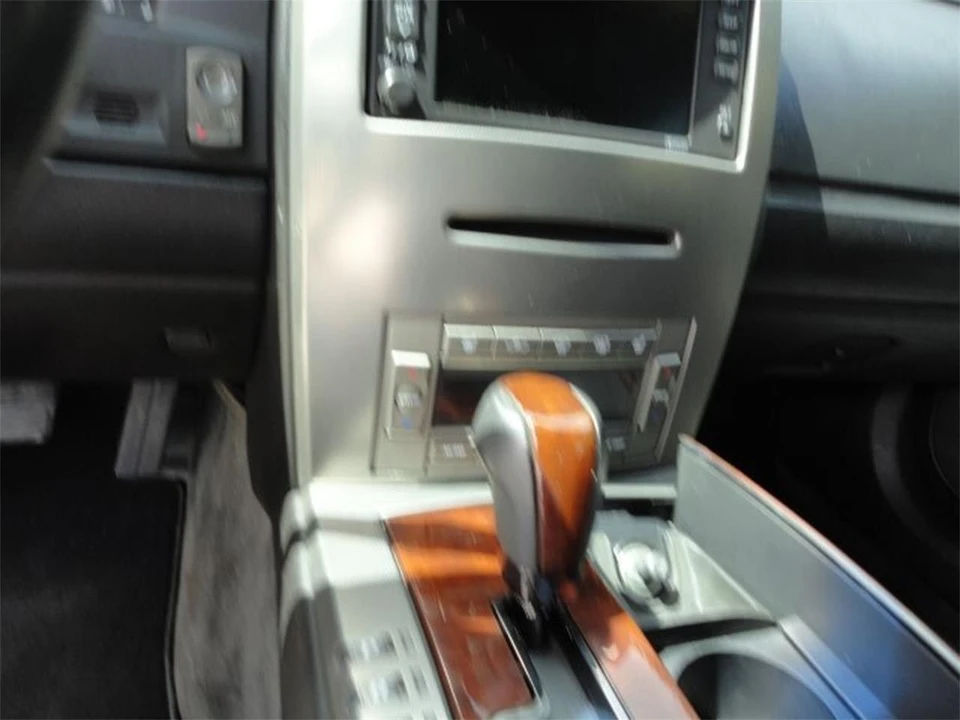 2005 Cadillac XLR - Image 18 of 28