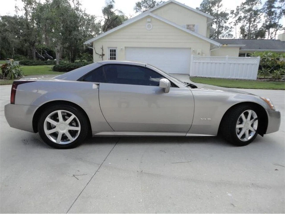 2005 Cadillac XLR - Image 12 of 28