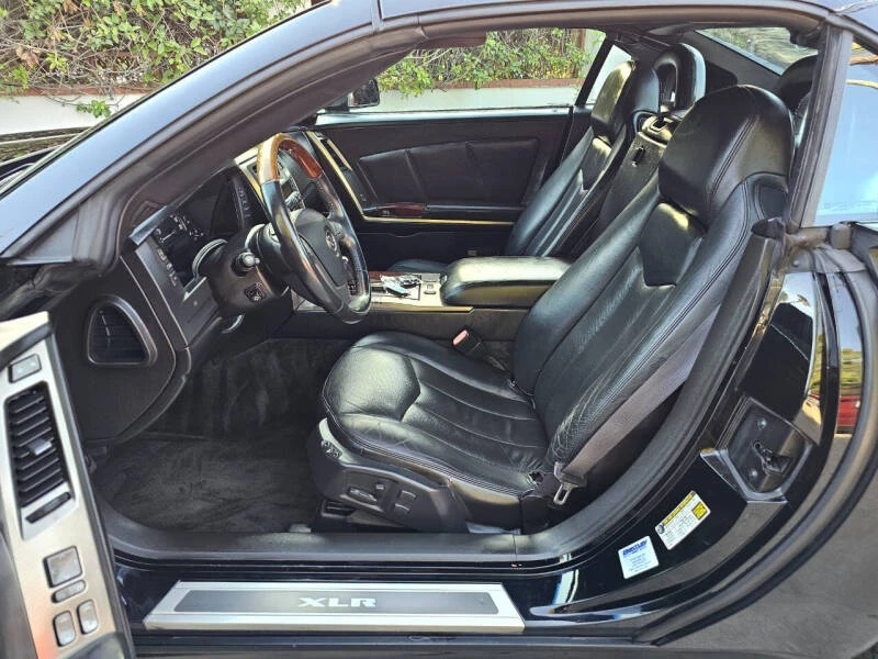 2005 Cadillac XLR - Image 9 of 31