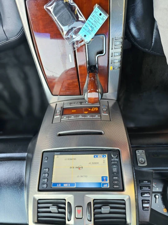 2005 Cadillac XLR - Image 19 of 31