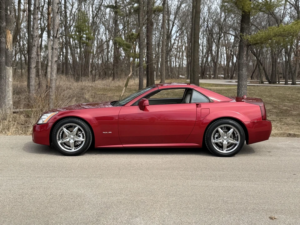 2005 Cadillac XLR - Image 19 of 31