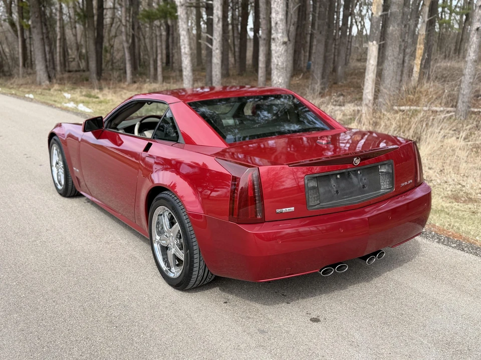 2005 Cadillac XLR - Image 18 of 31