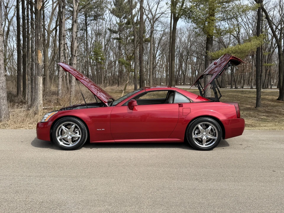 2005 Cadillac XLR - Image 20 of 31