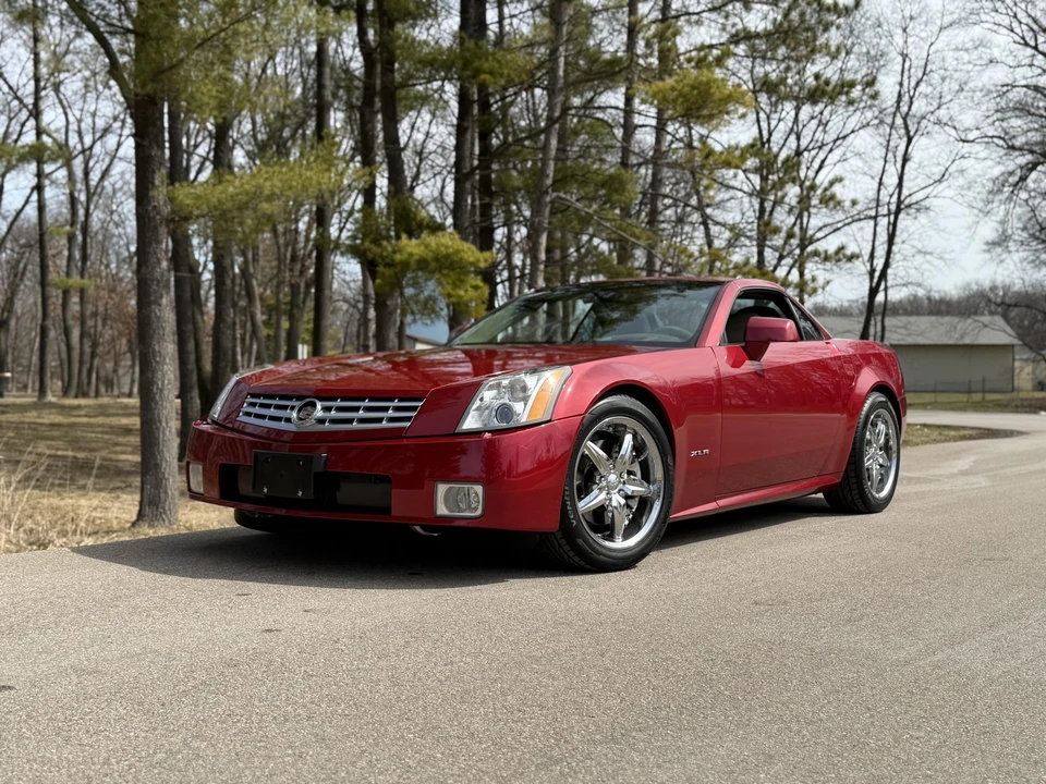 2005 Cadillac XLR - Image 10 of 31