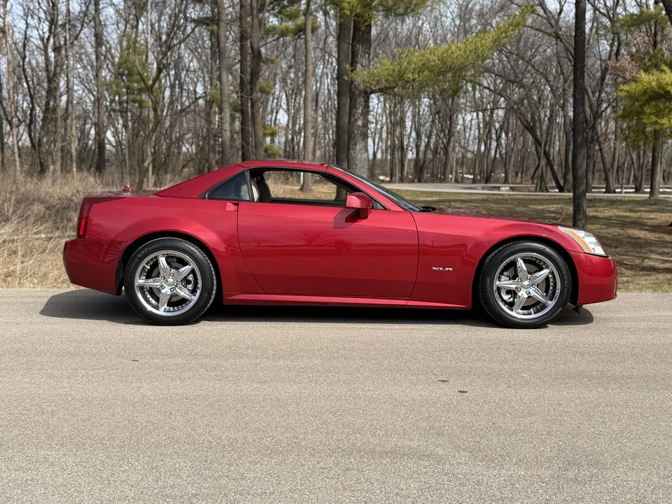2005 Cadillac XLR - Image 13 of 31