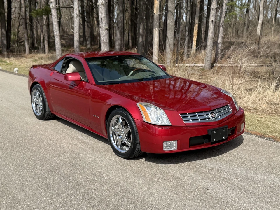2005 Cadillac XLR - Image 12 of 31