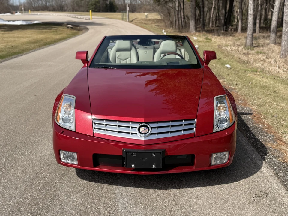 2005 Cadillac XLR - Image 3 of 31