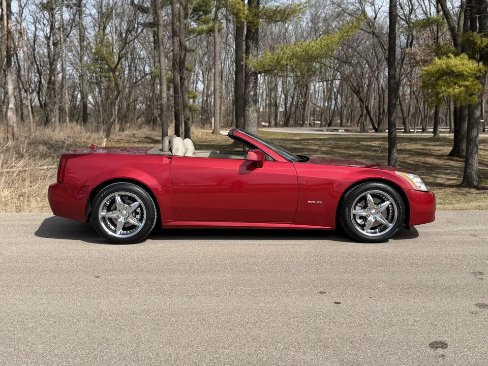 2005 Cadillac XLR - Image 5 of 31