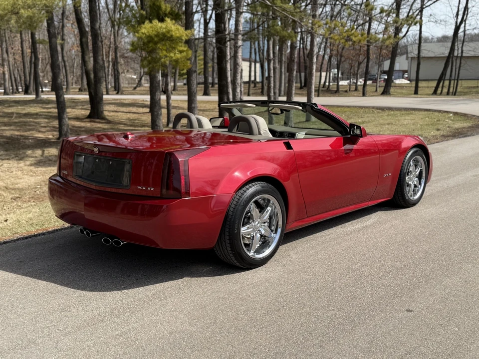 2005 Cadillac XLR - Image 6 of 31