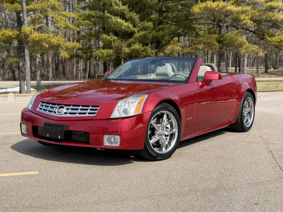 2005 Cadillac XLR - Image 2 of 31