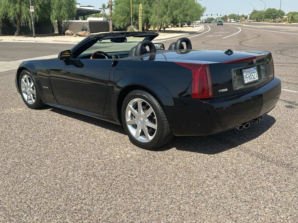 2005 Cadillac XLR - Image 10 of 31