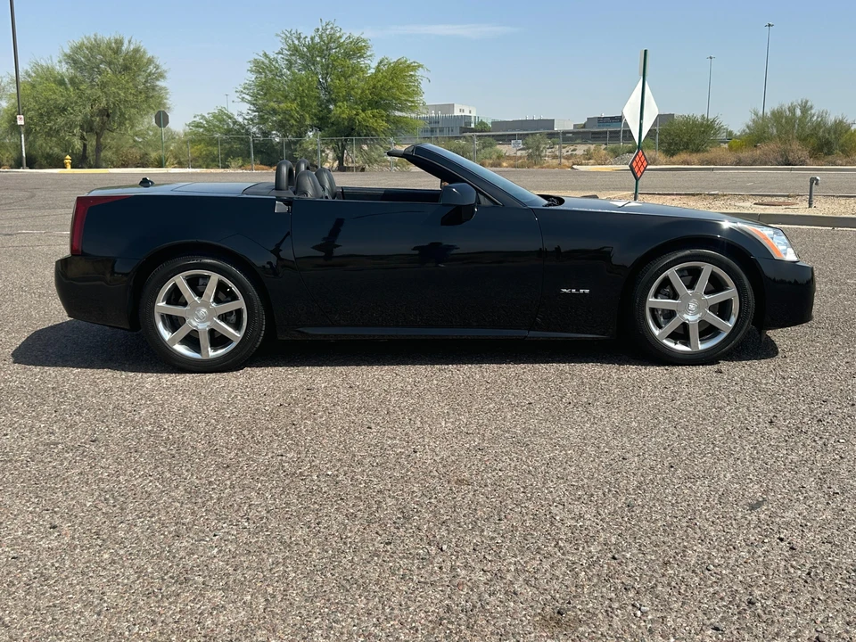 2005 Cadillac XLR - Image 14 of 31