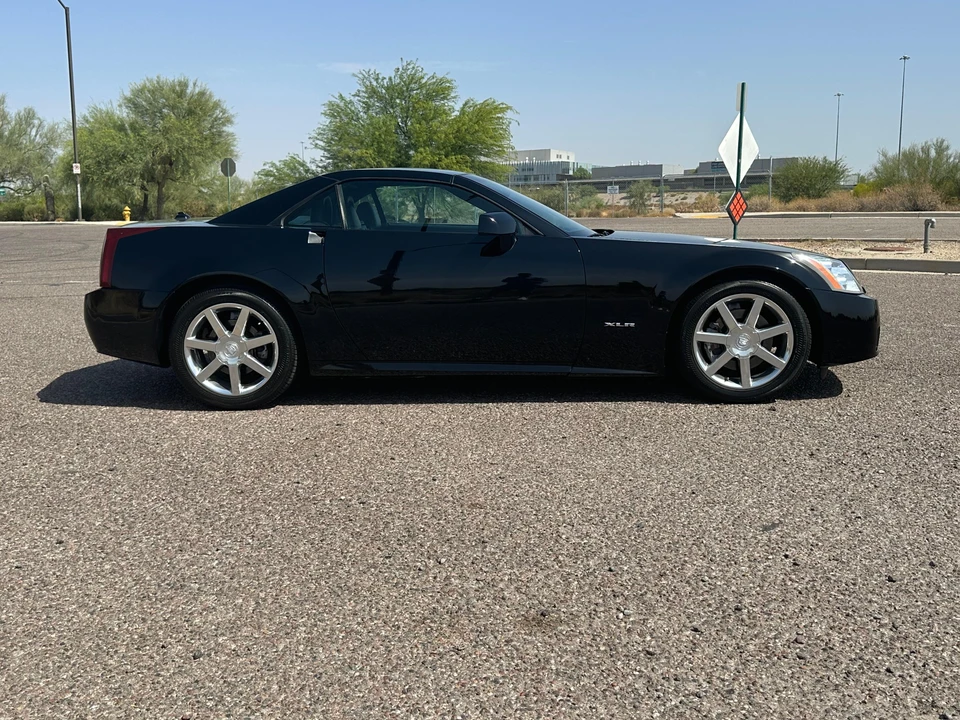 2005 Cadillac XLR - Image 24 of 31
