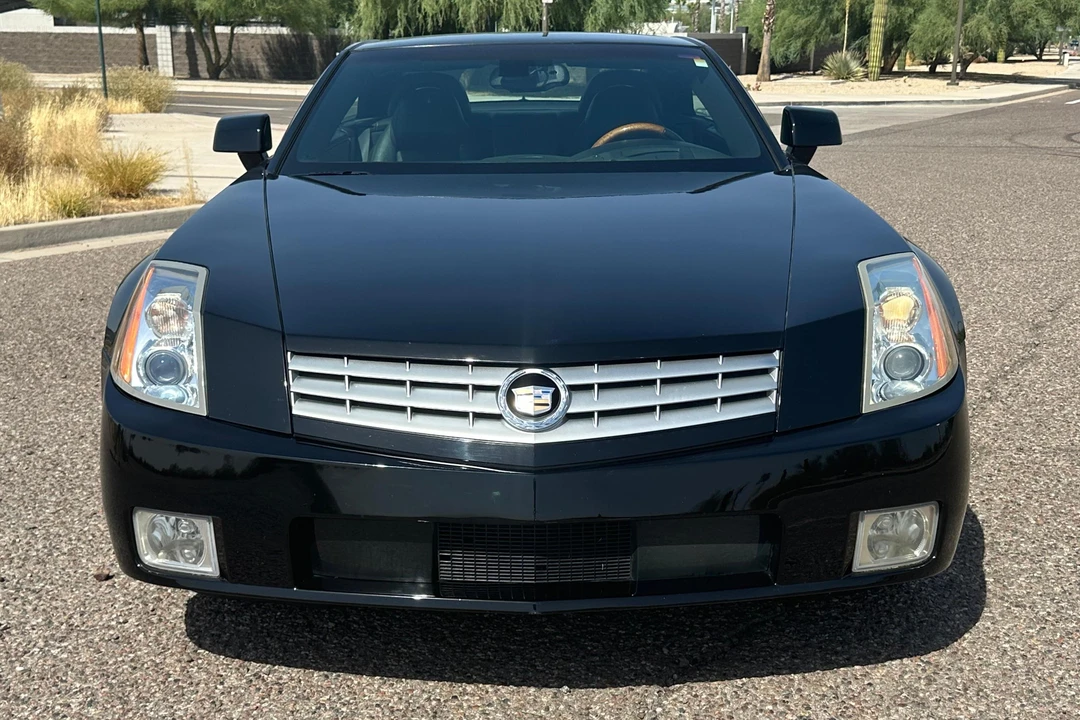 2005 Cadillac XLR - Image 2 of 31