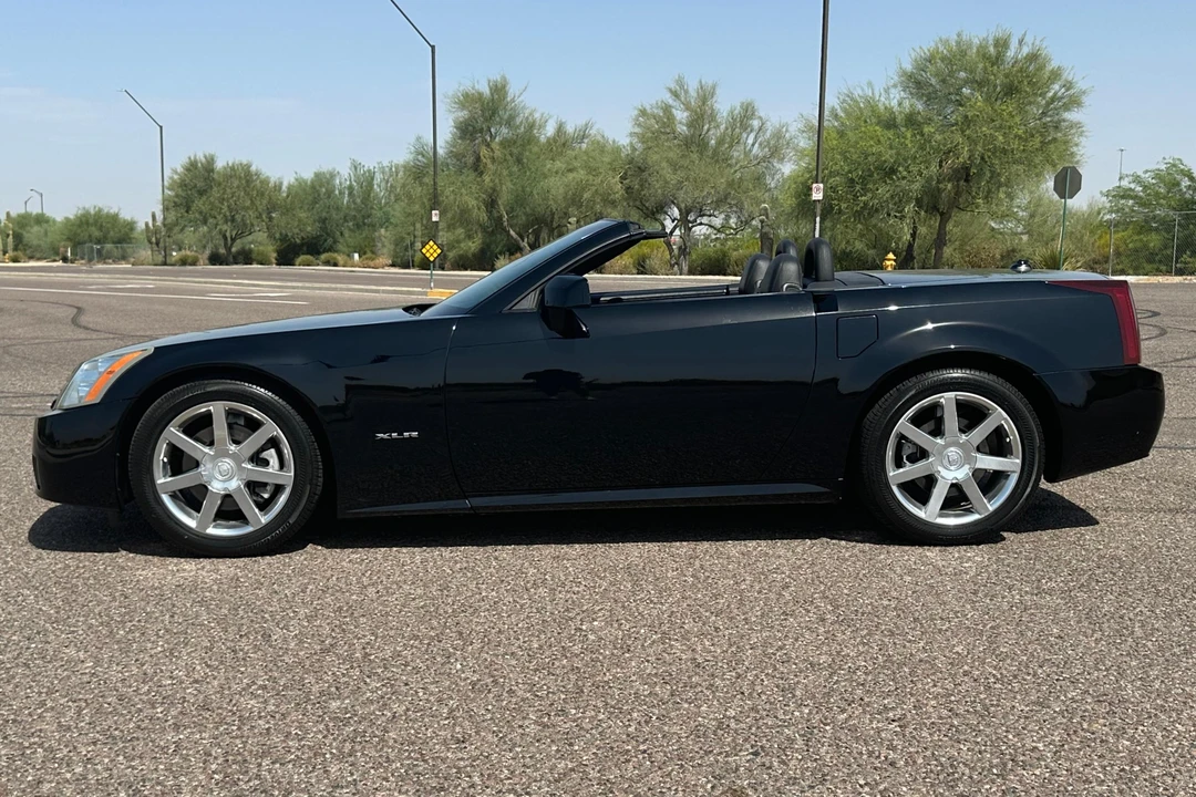 2005 Cadillac XLR - Image 3 of 31