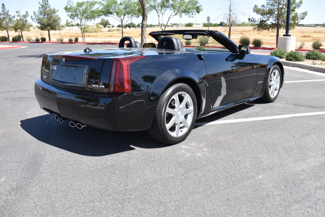 2005 Cadillac XLR - Image 12 of 31