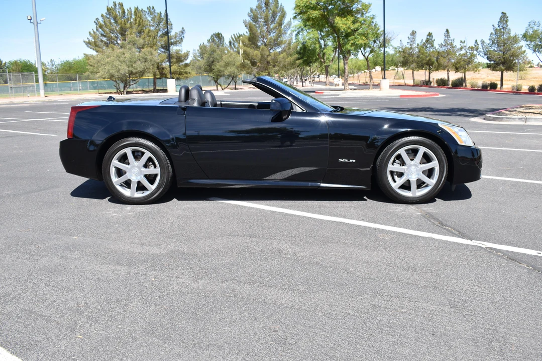 2005 Cadillac XLR - Image 13 of 31