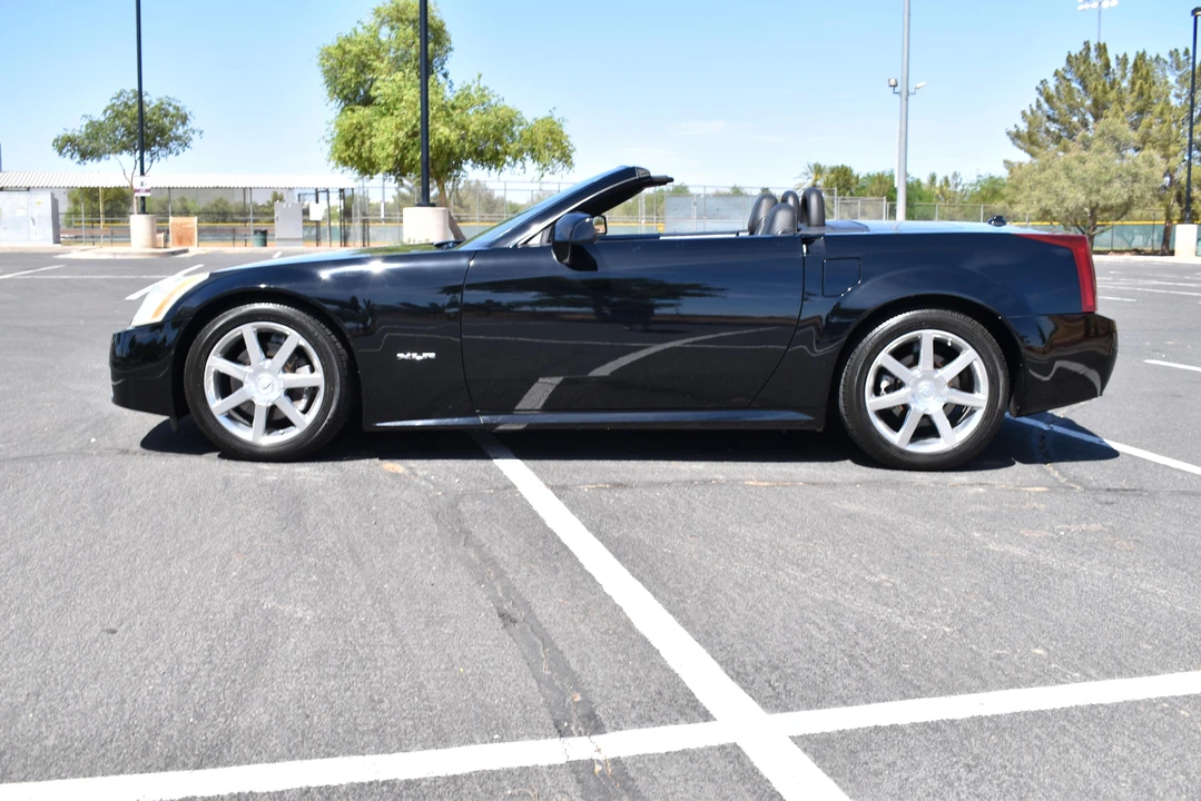 2005 Cadillac XLR - Image 9 of 31