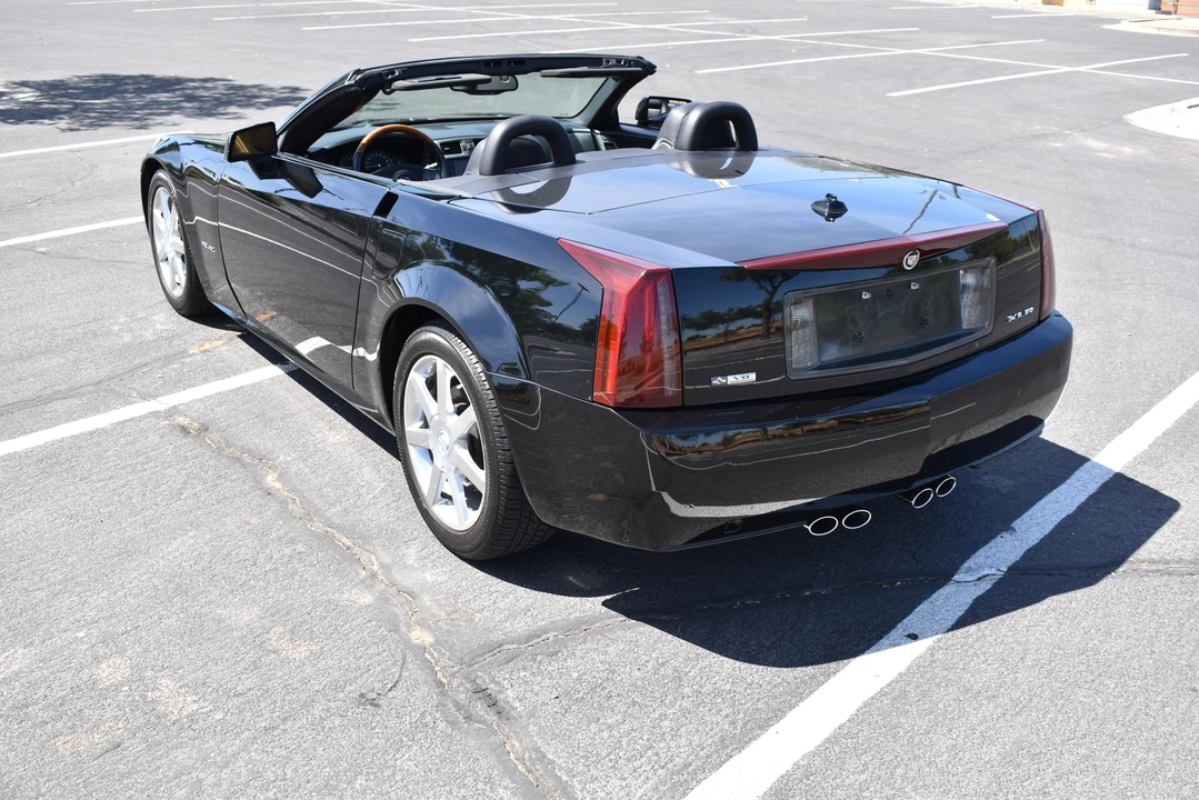 2005 Cadillac XLR - Image 11 of 31