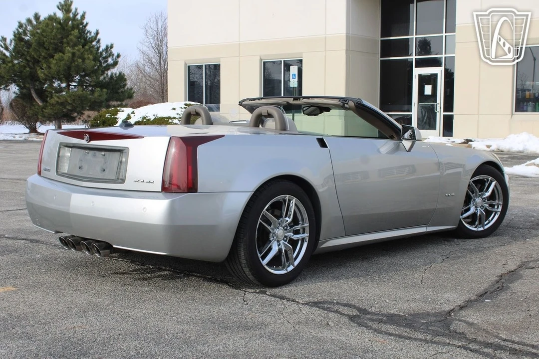 2005 Cadillac XLR - Image 15 of 21